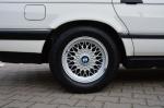 BMW 740i 1992 года (UK)
